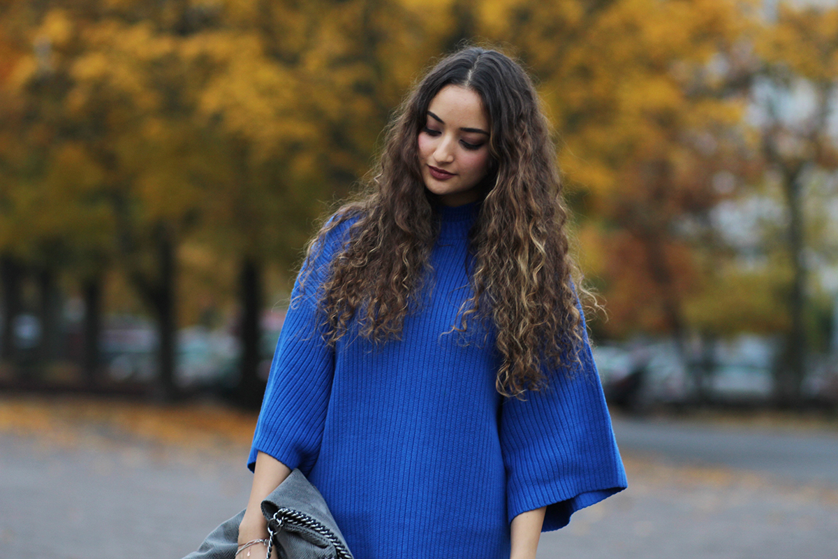 Blue_knit_dress